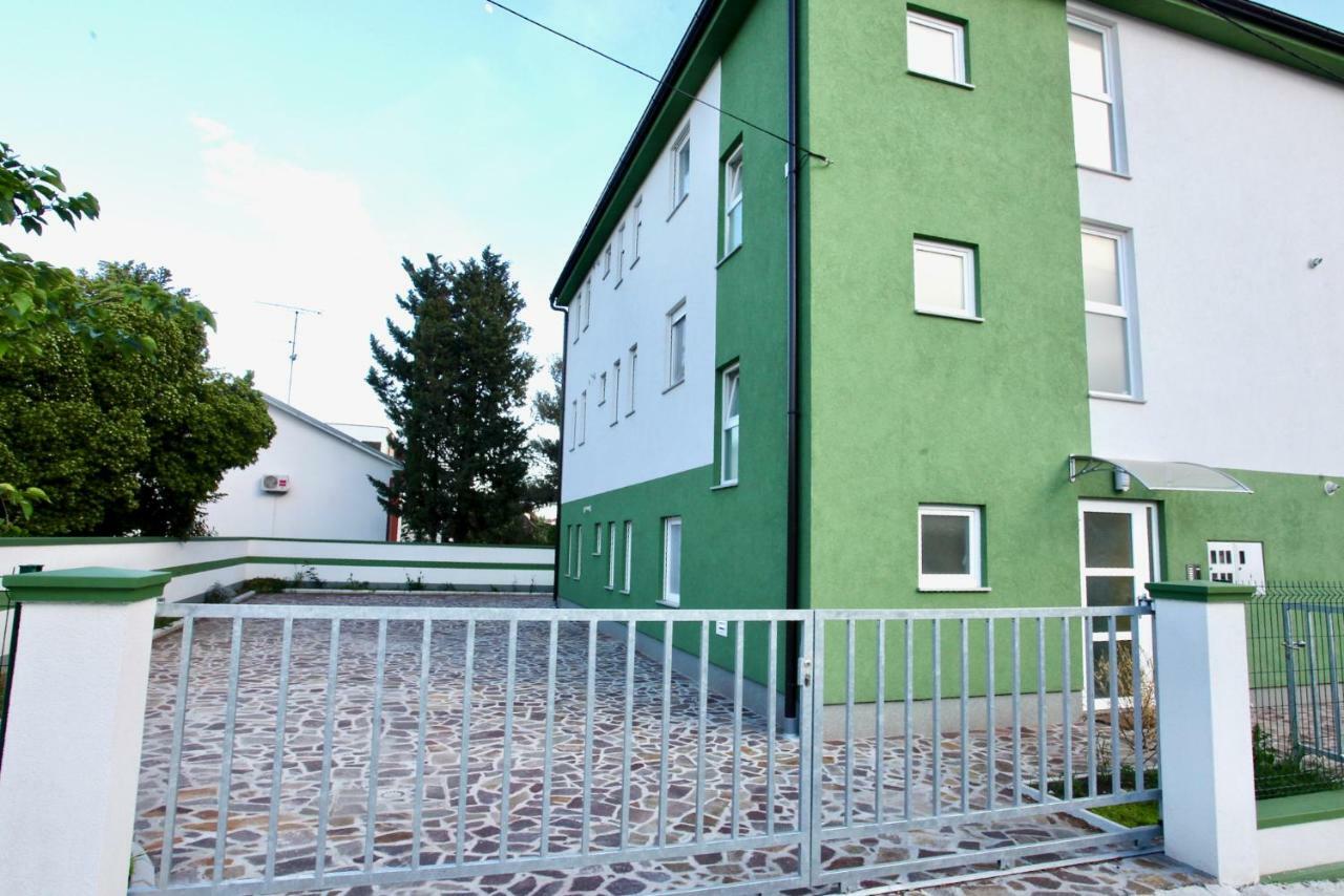 B88 Apartments - Vila Palma Sveti Filip i Jakov Exterior foto