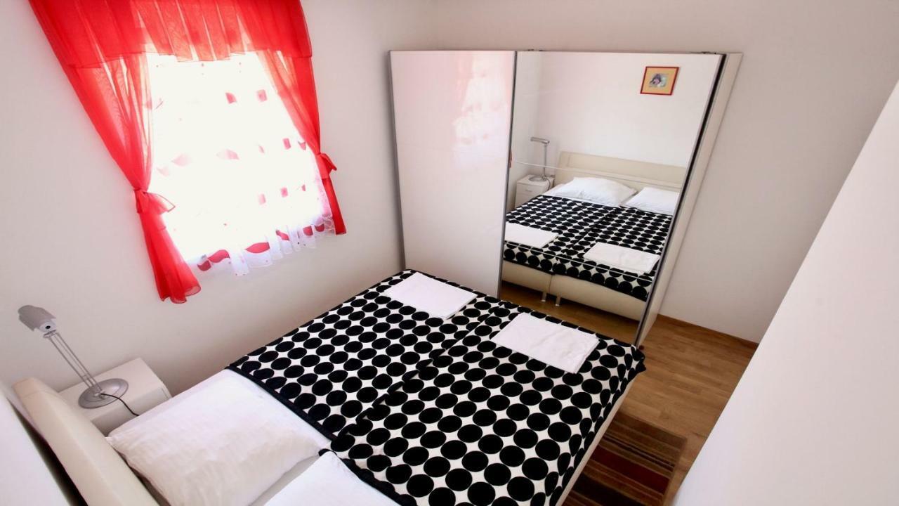B88 Apartments - Vila Palma Sveti Filip i Jakov Exterior foto