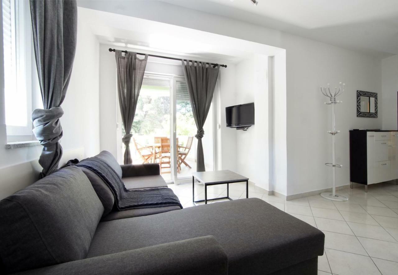 B88 Apartments - Vila Palma Sveti Filip i Jakov Exterior foto